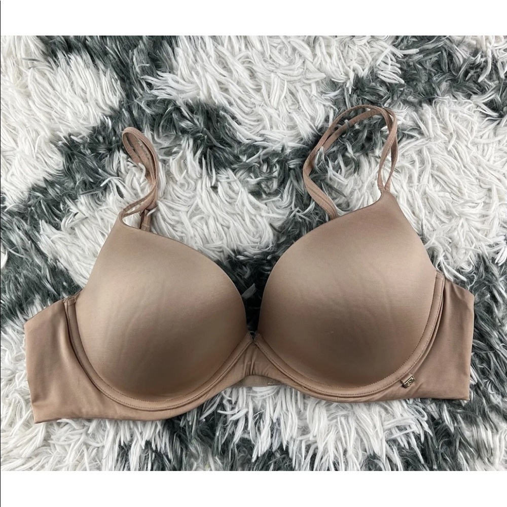Victoria's Secret Women's Very Sexy Lightly Lined Plunge Nude Bra Size 38C